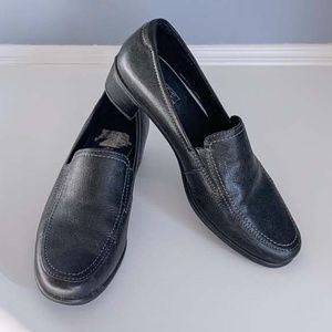 Ecco Women’s size 6, Black Leather Loafers - New!